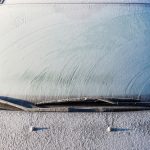 【車のフロントガラス】 凍結を防止する方法　3選